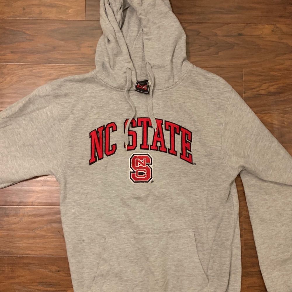 🔺NC STATE sweatshirt